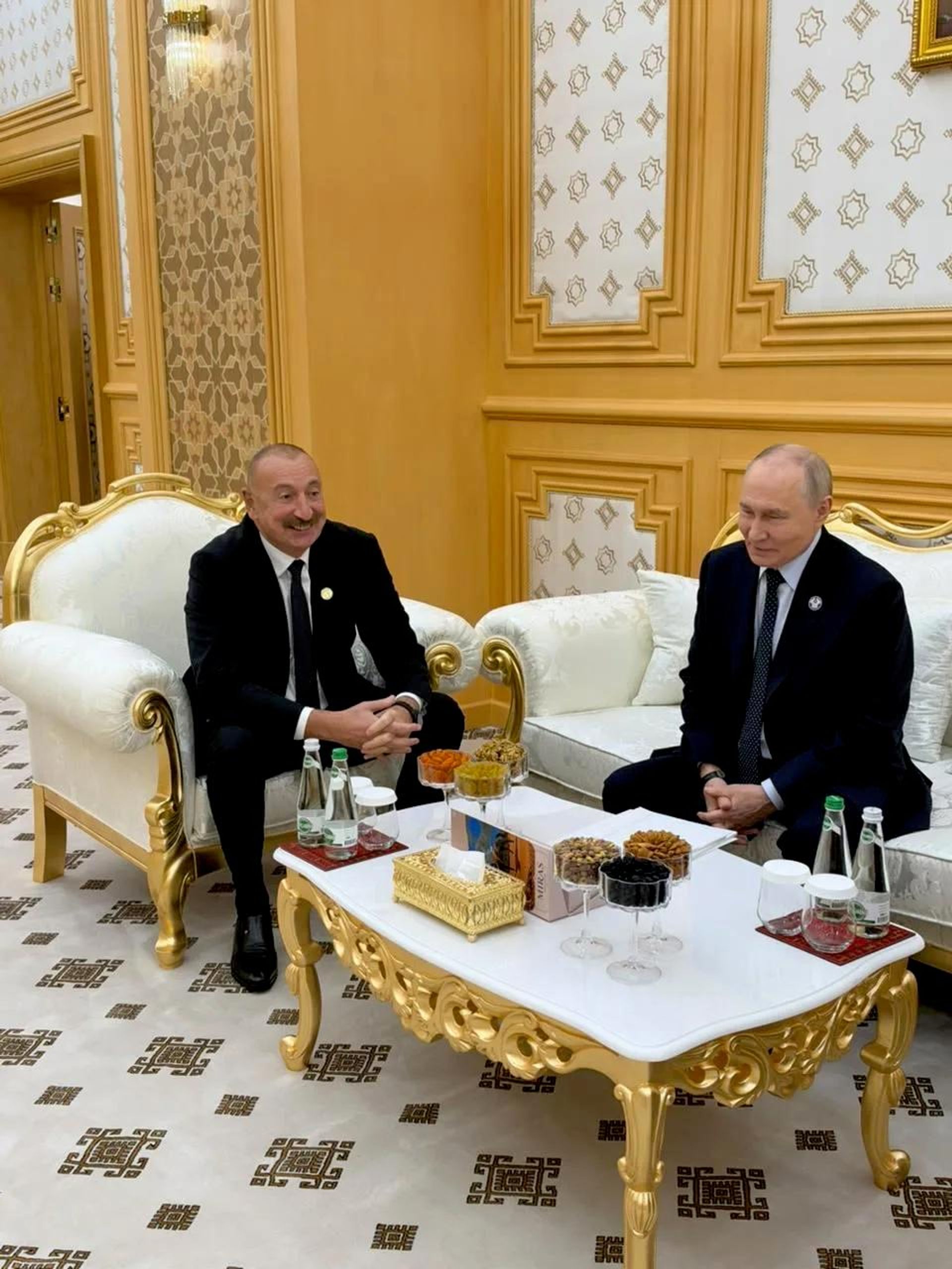 Путин, Алиев и Бердымухамедов пообщались в неформальной обстановке на саммите СНГ - Sputnik Азербайджан, 1920, 09.10.2026