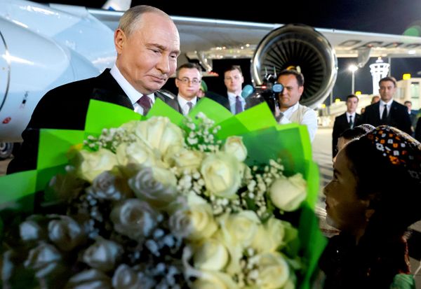 Президент РФ Владимир Путин прибыл в международный аэропорт Туркменбаши - Sputnik Азербайджан