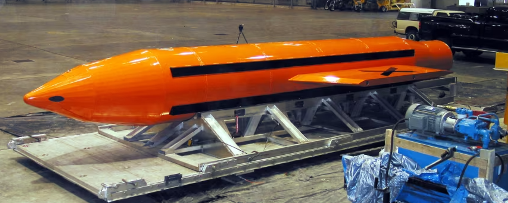 США рассматривают возможность применения матери всех бомб против Ирана - Sputnik Азербайджан, 1920, 15.10.2026