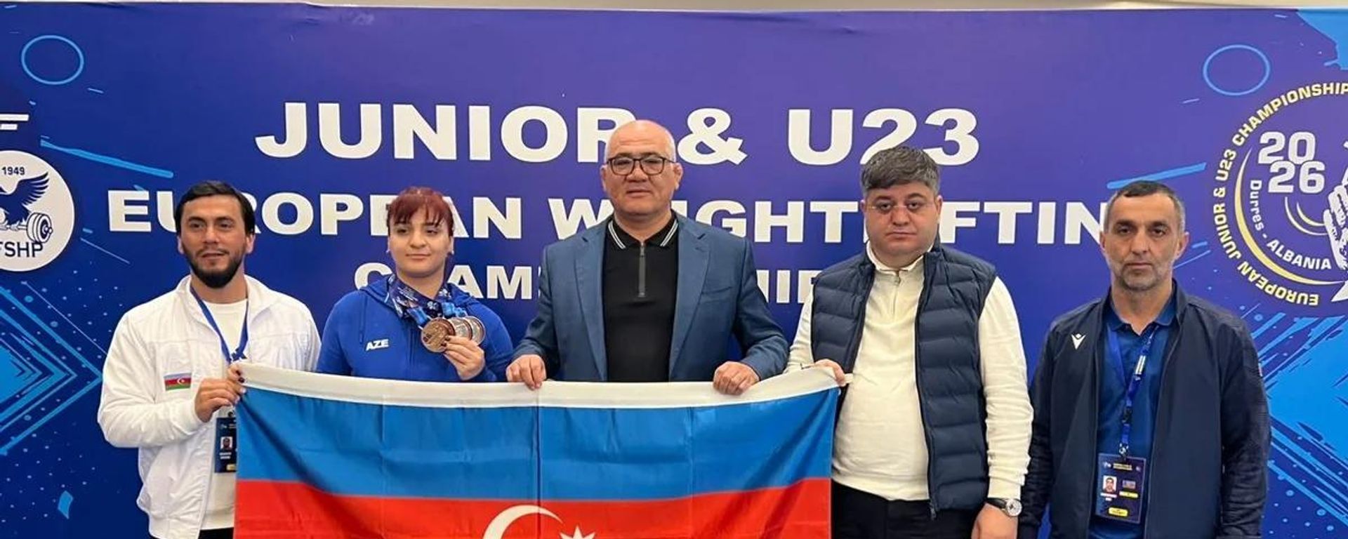 Азербайджанская тяжелоатлетка завоевала три медали на молодежном первенстве Европы - Sputnik Азербайджан, 1920, 19.10.2026