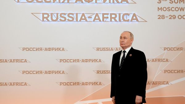 Церемония официальной встречи президентом РФ Владимиром Путиным глав делегаций саммита Россия-Африка - Sputnik Азербайджан
