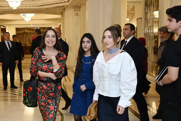Мехрибан Алиева посетила спектакль Чайка Академического Малого драматического театра – Театр Европы в Баку - Sputnik Азербайджан