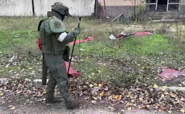 Российские саперы проводят разминирование в районе города Алешки Херсонской области - Sputnik Азербайджан