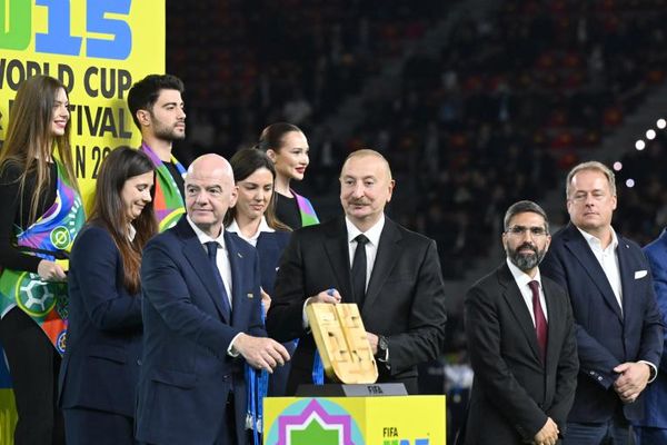 Президент Азербайджана Ильхам Алиев и президент FIFA Джанни Инфантино приняли участие в торжественной церемонии награждения победителей турнира - Sputnik Азербайджан