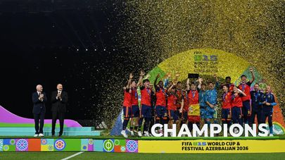 Ильхам Алиев наградил победителей FIFA U-15 World Cup and Festival
