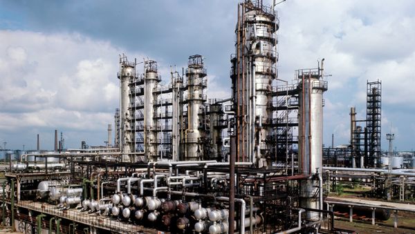 Высокопроизводительная нефтеперегонная установка - Sputnik Азербайджан