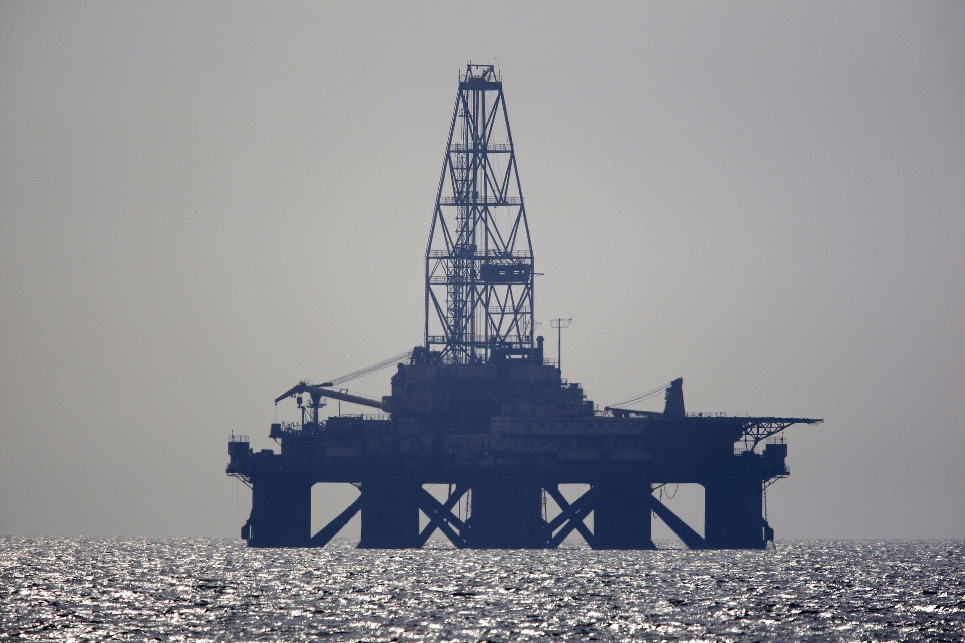 Нефтяная платформа в Каспийском море - Sputnik Азербайджан, 1920, 08.02.2024