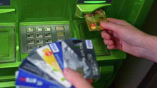 Банковские карты международных платежных систем VISA и MasterCard - Sputnik Азербайджан