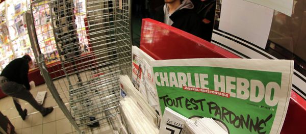 the latest issue of Charlie Hebdo newspaper at a newsstand the latest issue of Charlie Hebdo newspaper at a newsstand - Sputnik Азербайджан