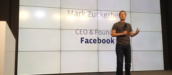 Глава Facebook Марк Цукерберг выступает на открытии конференции для разработчиков в Москве - Sputnik Азербайджан
