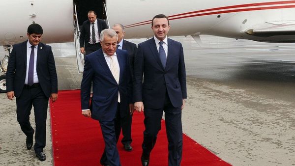 Премьер-министр Грузии Ираклий Гарибашвили прибыл с визитом в Азербайджан - Sputnik Азербайджан