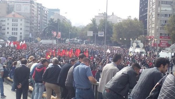 Митинг в память жертв теракта в Анкаре - Sputnik Азербайджан