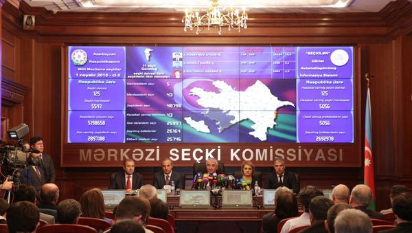 Mərkəzi Seçki Komissiyası 1 noyabr seçkilərinin ilkin nəticələrini açıqladı - Sputnik Азербайджан