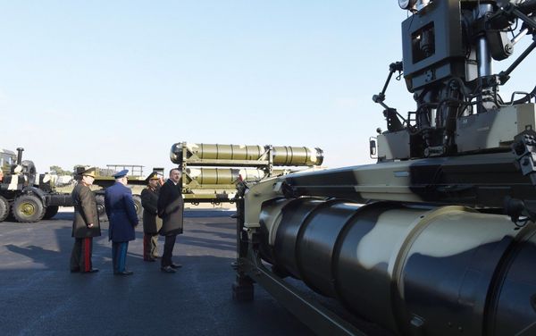 Ильхам Алиев ознакомился с военным городком ВВС Азербайджана - Sputnik Азербайджан