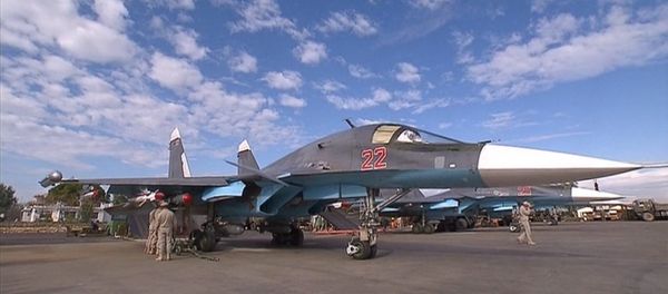 Авиатехники проверили ракеты воздух-воздух на Су-34 перед вылетом в Сирии - Sputnik Азербайджан
