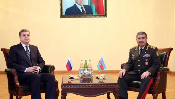 Müdafiə naziri Zakir Həsənov və Rusiya səfiri Vladimir Doroxin - Sputnik Азербайджан