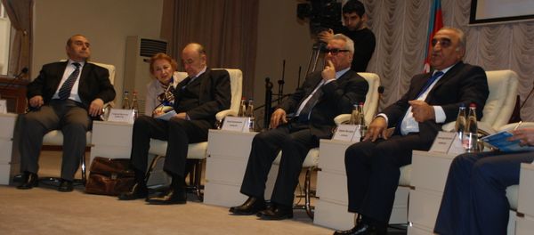 Научно-практическая конференция UNEC на тему Политическая экономия: современные проблемы и перспективы - Sputnik Азербайджан
