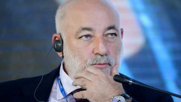 Сопредседатель совета, президент Фонда Сколково Виктор Вексельберг. Архивное фото - Sputnik Азербайджан