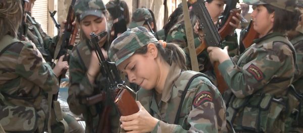 Сирийский женский батальон: как девушек-добровольцев учат воевать с ИГ - Sputnik Азербайджан