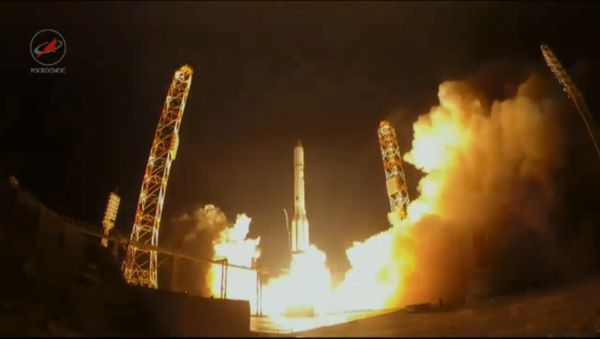 Старт ракеты Протон-М со спутником связи с космодрома Байконур - Sputnik Азербайджан
