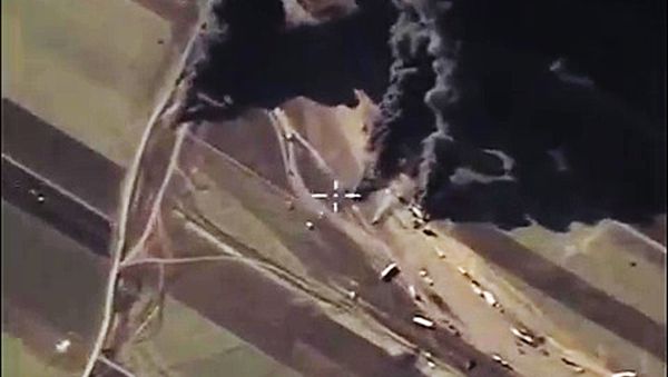 Уничтожение на территории Сирии объектов по добыче и переработке нефти ИГ. Архивное фото - Sputnik Азербайджан