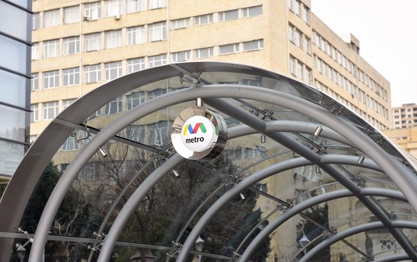 Логотип метрополитена на выходе - Sputnik Азербайджан