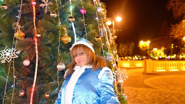 Снегурочка на бульваре в Баку - Sputnik Азербайджан