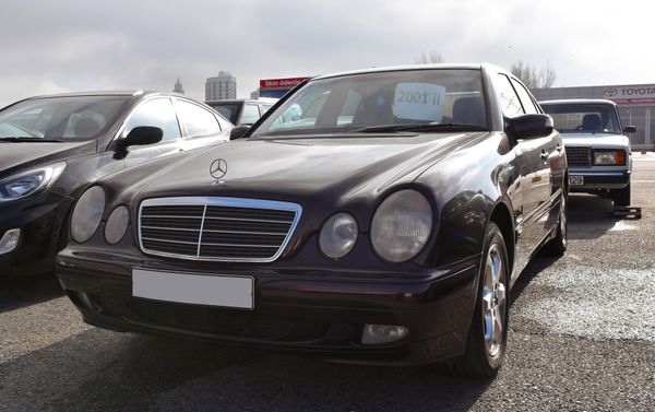 Автомобиль марки Mercedes Benz - Sputnik Азербайджан