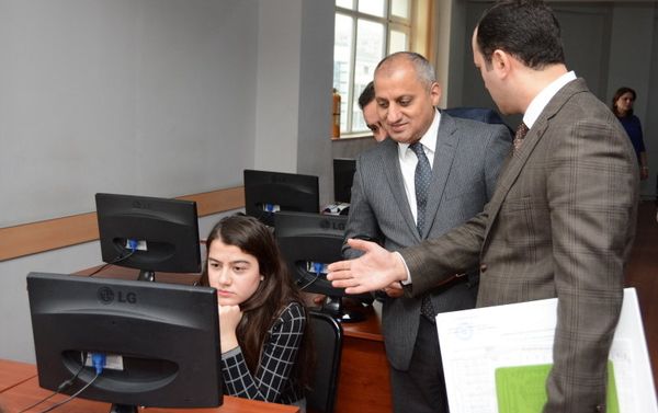 В UNEC проходят встречи под девизом «Знание должно оцениваться прозрачно и объективно» - Sputnik Азербайджан