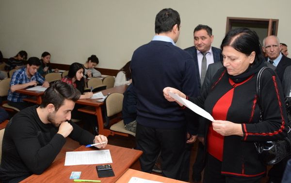 В UNEC проходят встречи под девизом «Знание должно оцениваться прозрачно и объективно» - Sputnik Азербайджан