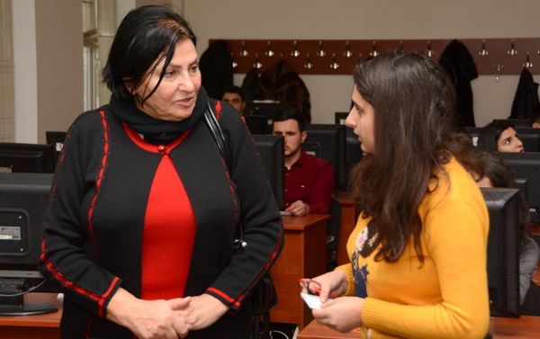 В UNEC проходят встречи под девизом «Знание должно оцениваться прозрачно и объективно» - Sputnik Азербайджан