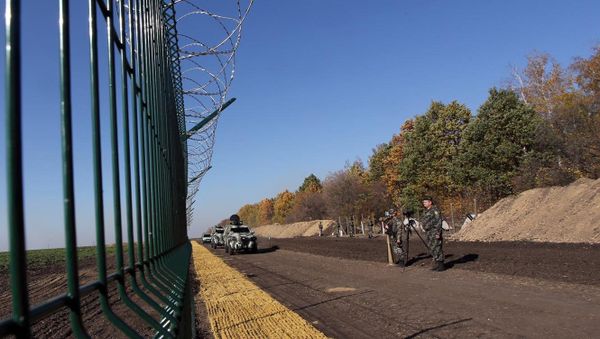 Стена на границе - Sputnik Азербайджан