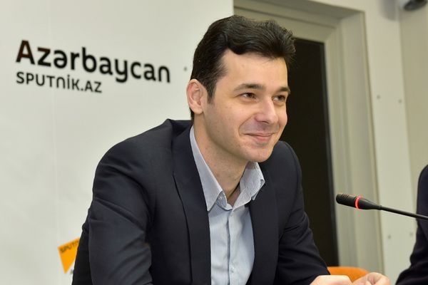 Олег Амирбеков, актер Азербайджанского государственного русского драматического театра - Sputnik Азербайджан