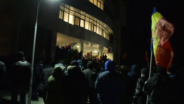 Протесты в Кишиневе: митингующие в здании парламента и нападение на политика - Sputnik Азербайджан