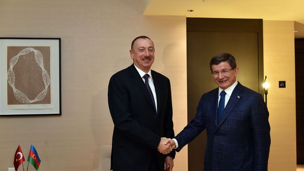 Встреча Президента Азербайджана Ильхама Алиева с премьер-министром Турции Ахметом Давутоглу. Фото с официального сайта Президента АР - Sputnik Азербайджан