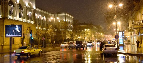 Мокрый снег в Баку - Sputnik Азербайджан