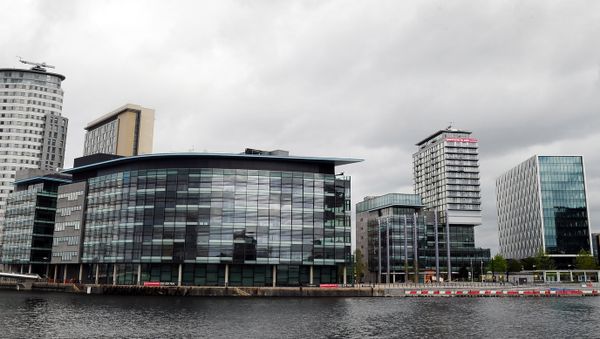 Общий вид на штаб-квартиру BBC - Sputnik Азербайджан