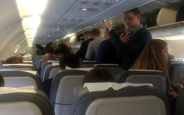 Очевидцы сообщили, что при разгоне аэробуса под левым крылом самолета возникло пламя - Sputnik Азербайджан