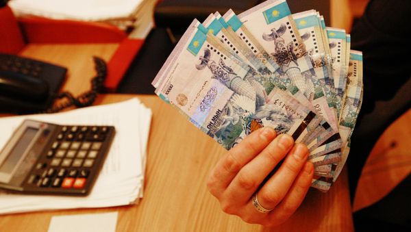 Казахстан ввел плавающий курс национальной валюты - Sputnik Азербайджан