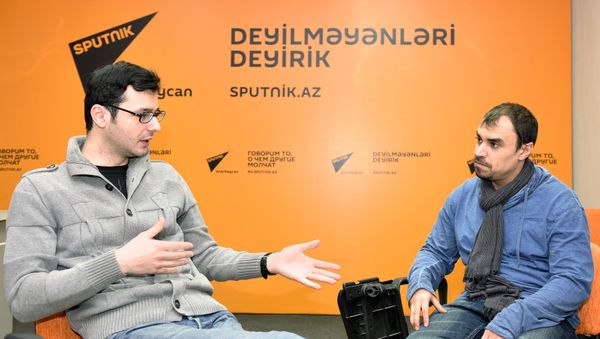 Актеры Олег Амирбеков (слева) и Теймур Рагимов - Sputnik Азербайджан