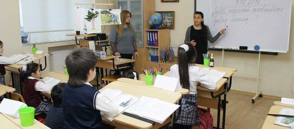 Учебный процесс в одном из бакинских школ Учебный процесс в одном из бакинских школ - Sputnik Азербайджан
