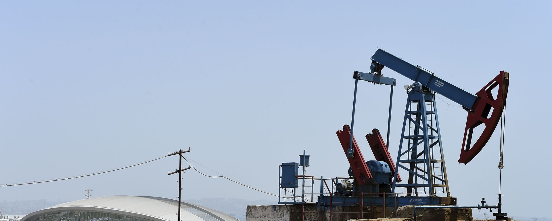 Нефтяной насос в Баку - Sputnik Азербайджан, 1920, 09.01.2024