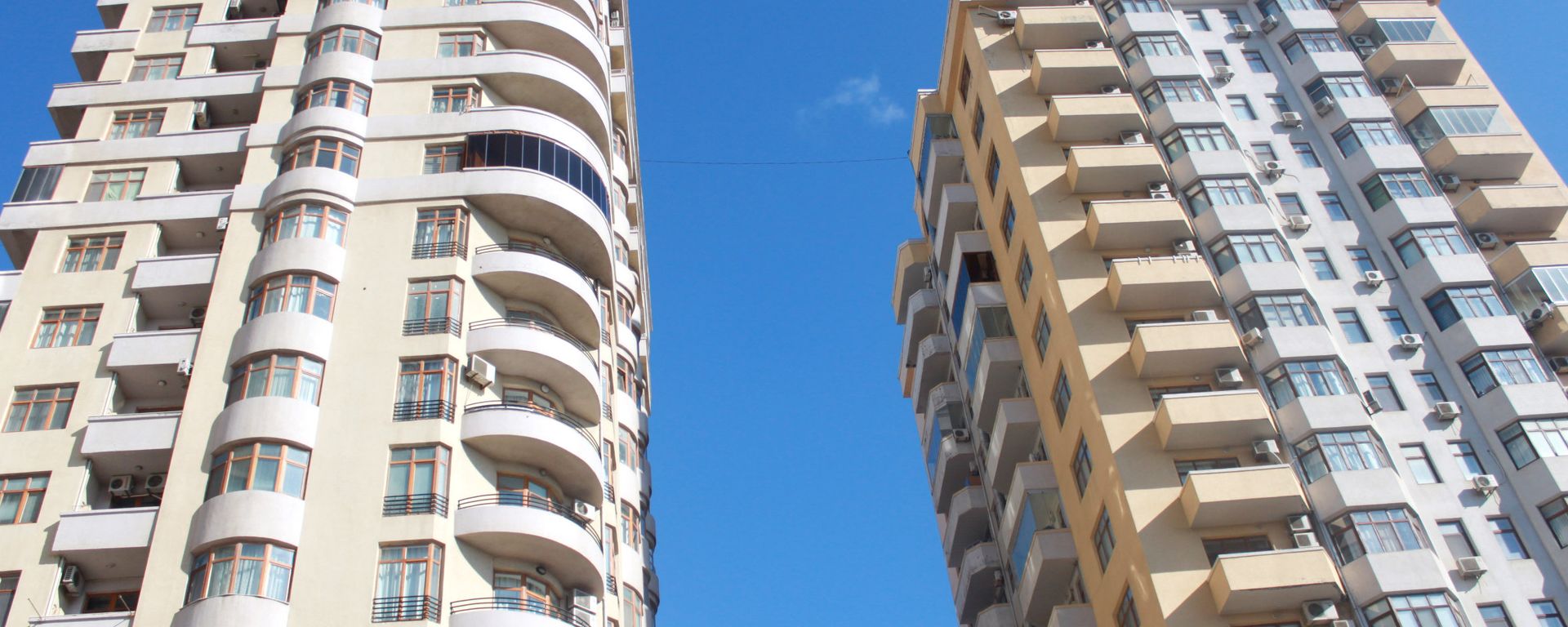 Çoxmərtəbəli yaşayış evləri - Sputnik Азербайджан, 1920, 01.03.2023