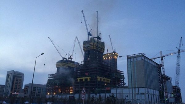 Пожар в строящемся здании Абу-Даби Плаза в Астане - Sputnik Азербайджан