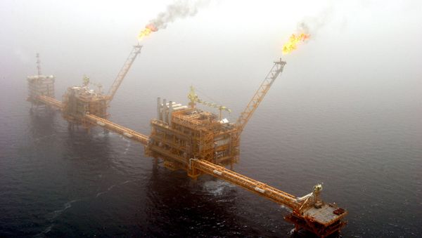 Газовые платформы в Персидском заливе - Sputnik Азербайджан