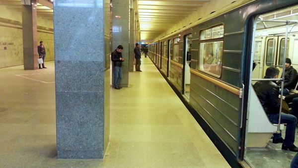 Состав у перрона одной из станций Бакинского метрополитена, фото из архива - Sputnik Азербайджан