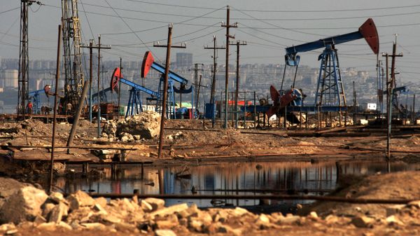 Нефтяные насосы на Баилово, Баку - Sputnik Азербайджан