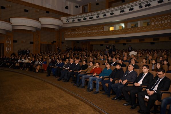 Азербайджанские и венгерские журналисты представили “Перемирие” - Sputnik Азербайджан