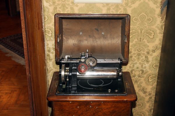 Фонограф Эдисона, который Бюльбюль привез из Ленинграда в 1932 году - Sputnik Азербайджан