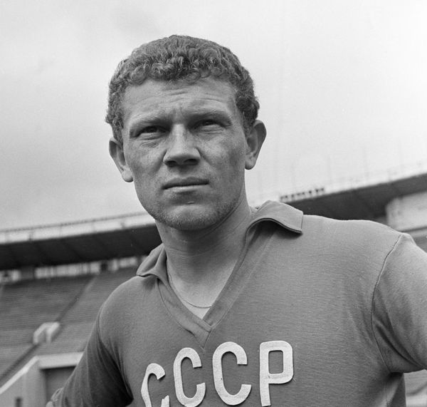 Член сборной СССР по футболу Анатолий Банишевский. 1966 год - Sputnik Азербайджан